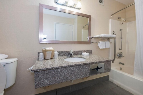 Red Roof Inn Mobile - Midtown image 15